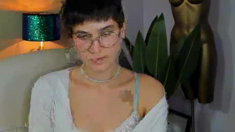 Snapshot of sarah_desire01 chatting on October 2, 2:46 pm Sarah online show from October 2, 2:46 pm
