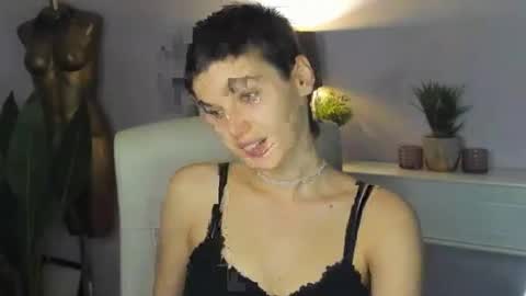 Snapshot of sarah_desire01 chatting on October 19, 1:45 pm Sarah online show from October 19, 1:45 pm