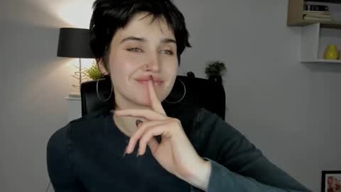 Sarah online show from May 14, 3:52 pm