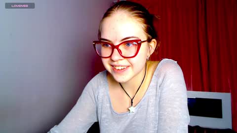 Sarah online show from December 9, 6:25 pm