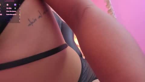 SARAH KEYS  online show from February 12, 3:23 am