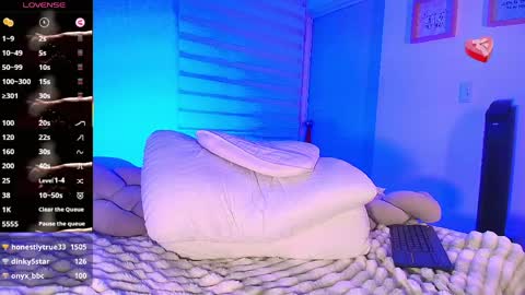 Sarah   online show from April 11, 7:45 am