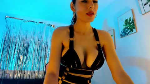 Snapshot of sarah_perez1 chatting on March 7, 11:27 pm INSTAGRAM...sarah22 p online show from March 7, 11:27 pm