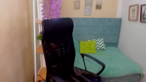 Sarah Ramirez online show from January 29, 12:01 am