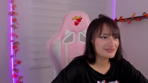 Sarah Ramirez online show from November 7, 4:01 am