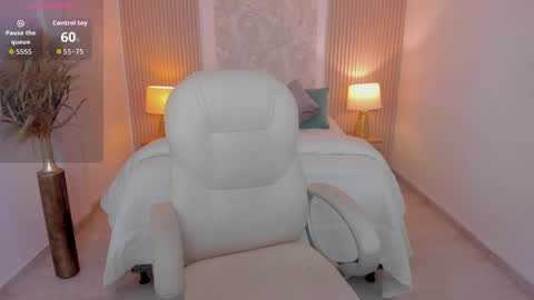 Snapshot of sarah_stonne_ chatting on April 10, 8:46 pm Sarah online show from April 10, 8:46 pm