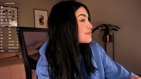   online show from December 12, 9:15 pm