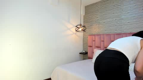 Sarah Deyvis online show from January 18, 2:44 pm