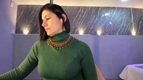 Sarah Deyvis online show from February 4, 9:10 pm