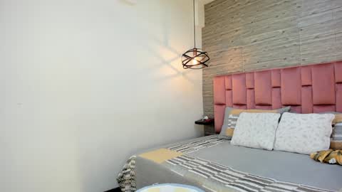 Sarah Deyvis online show from February 6, 6:02 pm