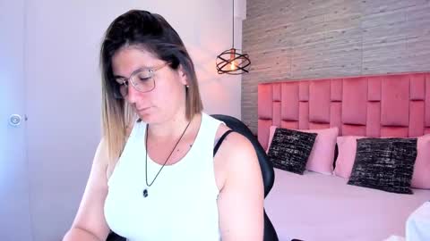 Sarah Deyvis online show from September 13, 3:45 pm