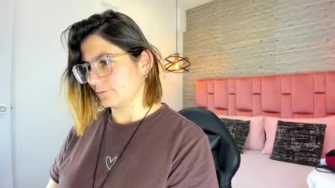 Sarah Deyvis online show from September 29, 7:51 pm