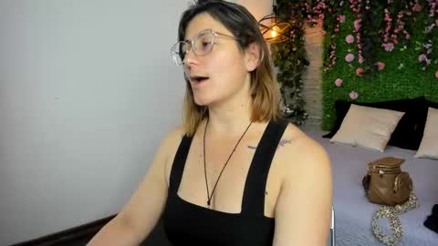 Sarah Deyvis online show from November 14, 4:17 pm