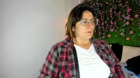 Sarah Deyvis online show from November 30, 2:21 pm