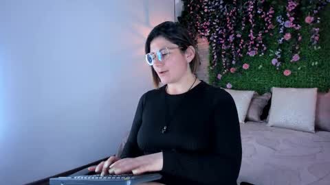 Sarah Deyvis online show from December 2, 1:11 am