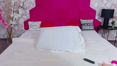 Snapshot of saraheshley chatting on December 23, 6:48 pm SarahEshley online show from December 23, 6:48 pm