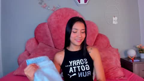 Snapshot of sarahevans__ chatting on December 19, 7:29 pm Sarah Evans online show from December 19, 7:29 pm