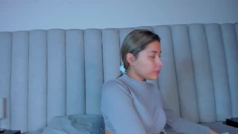 Snapshot of sarahevans__ chatting on March 7, 2:46 am Sarah Evans online show from March 7, 2:46 am