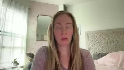 Snapshot of sarahgiroux86 chatting on April 11, 4:44 pm Sarah online show from April 11, 4:44 pm