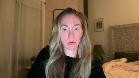 Snapshot of sarahgiroux86 chatting on April 14, 5:13 am Sarah online show from April 14, 5:13 am