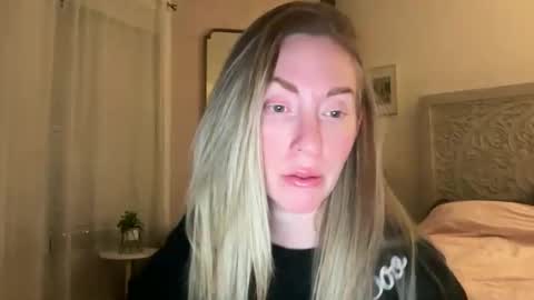 Snapshot of sarahgiroux86 chatting on April 15, 4:30 am Sarah online show from April 15, 4:30 am
