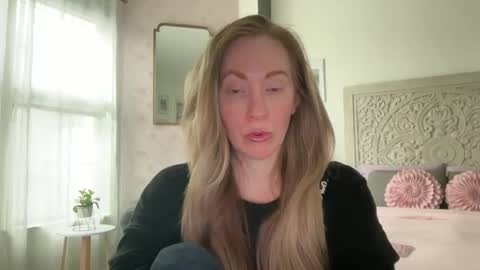 Snapshot of sarahgiroux86 chatting on April 25, 5:54 pm Sarah online show from April 25, 5:54 pm
