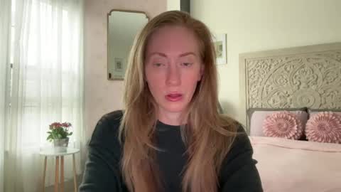 Snapshot of sarahgiroux86 chatting on August 4, 7:49 pm Sarah online show from August 4, 7:49 pm