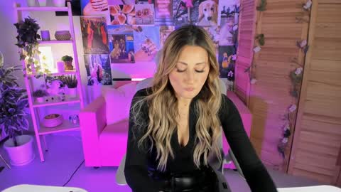 Divine Sarah NONUDE model online show from December 21, 11:22 am