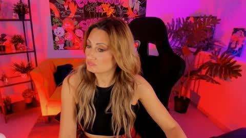 Divine Sarah NONUDE model online show from January 16, 5:33 pm