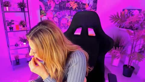 Divine Sarah NONUDE model online show from March 10, 11:53 am