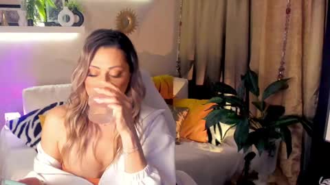 Divine Sarah NONUDE model online show from May 10, 6:35 pm