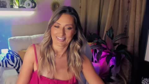 Divine Sarah NONUDE model online show from May 18, 6:36 pm