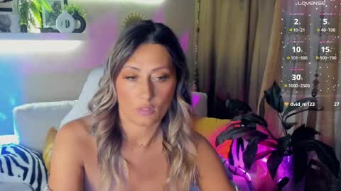 Divine Sarah NONUDE model online show from May 30, 3:53 pm