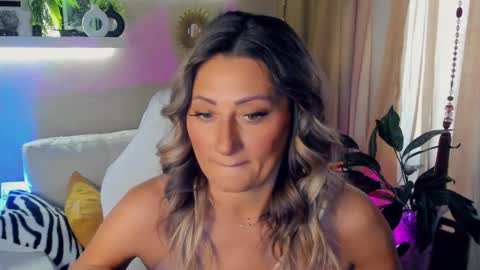 Divine Sarah NONUDE model online show from May 31, 9:16 am