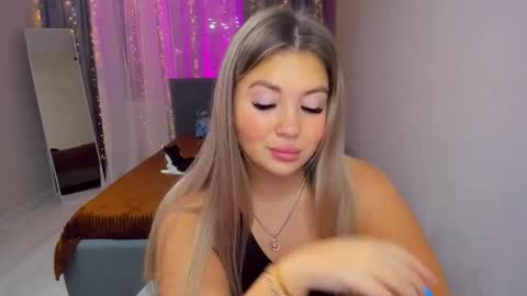 Sarah online show from November 22, 7:02 pm