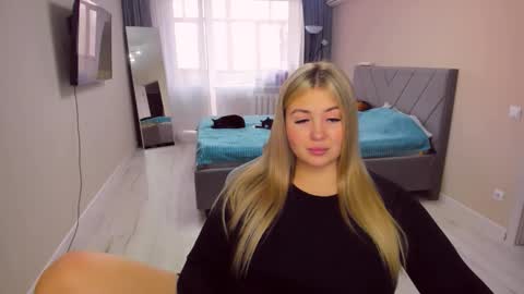 Sarah online show from March 24, 1:16 pm