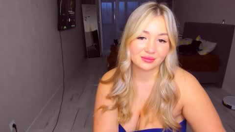 Snapshot of sarahmils chatting on March 31, 3:34 pm Sarah online show from March 31, 3:34 pm