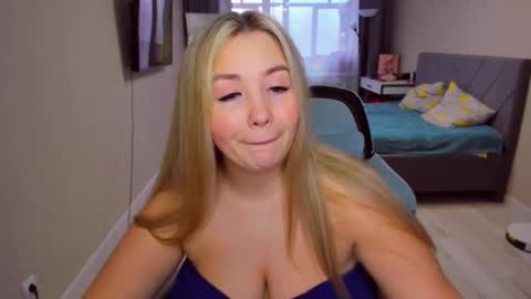 Snapshot of sarahmils chatting on April 3, 2:26 pm Sarah online show from April 3, 2:26 pm