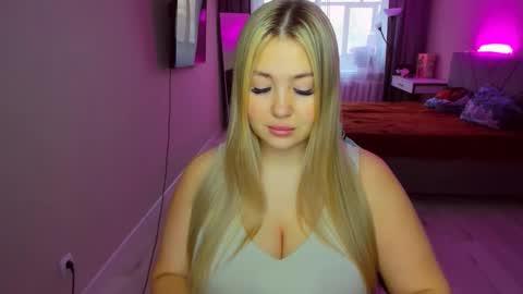 Snapshot of sarahmils chatting on April 13, 12:32 pm Sarah online show from April 13, 12:32 pm