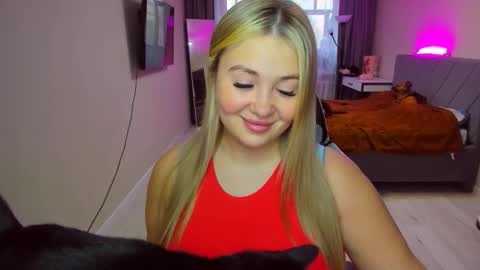 Snapshot of sarahmils chatting on April 14, 1:06 pm Sarah online show from April 14, 1:06 pm