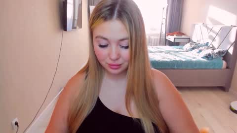 Snapshot of sarahmils chatting on May 11, 2:45 pm Sarah online show from May 11, 2:45 pm