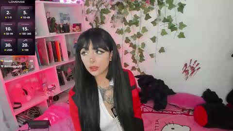 Snapshot of sarahminage_ chatting on December 3, 6:50 pm Sarah NEW ACCOUNT online show from December 3, 6:50 pm