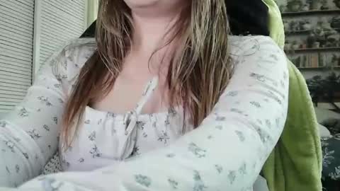 Snapshot of sarahmummy chatting on February 15, 4:36 pm Sarah online show from February 15, 4:36 pm