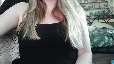 Snapshot of sarahmummy chatting on February 16, 9:22 pm Sarah online show from February 16, 9:22 pm