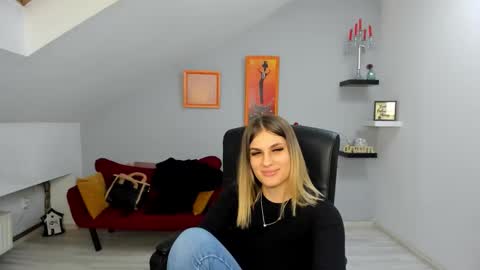 sarahowenn online show from December 18, 8:59 pm