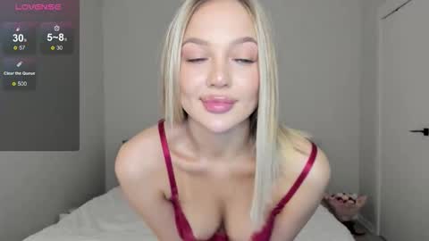 sarahphyllis online show from December 19, 9:00 pm