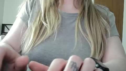 Sarah online show from April 3, 8:18 pm