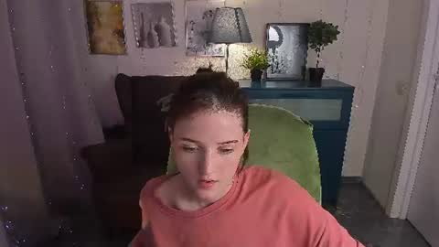 Snapshot of sarahshelby chatting on June 21, 9:17 pm Sarah online show from June 21, 9:17 pm