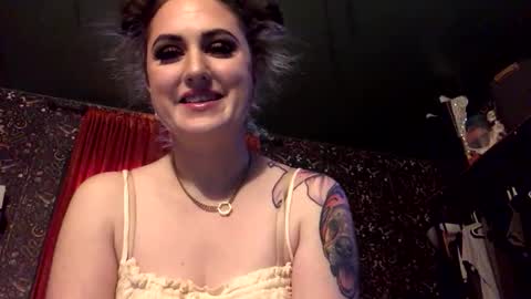 Snapshot of sarahsweetie17 chatting on October 23, 4:17 pm sarahsweetie17 online show from October 23, 4:17 pm