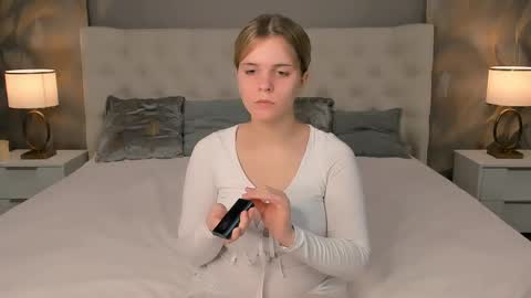 sarahwantslove online show from April 16, 8:31 pm